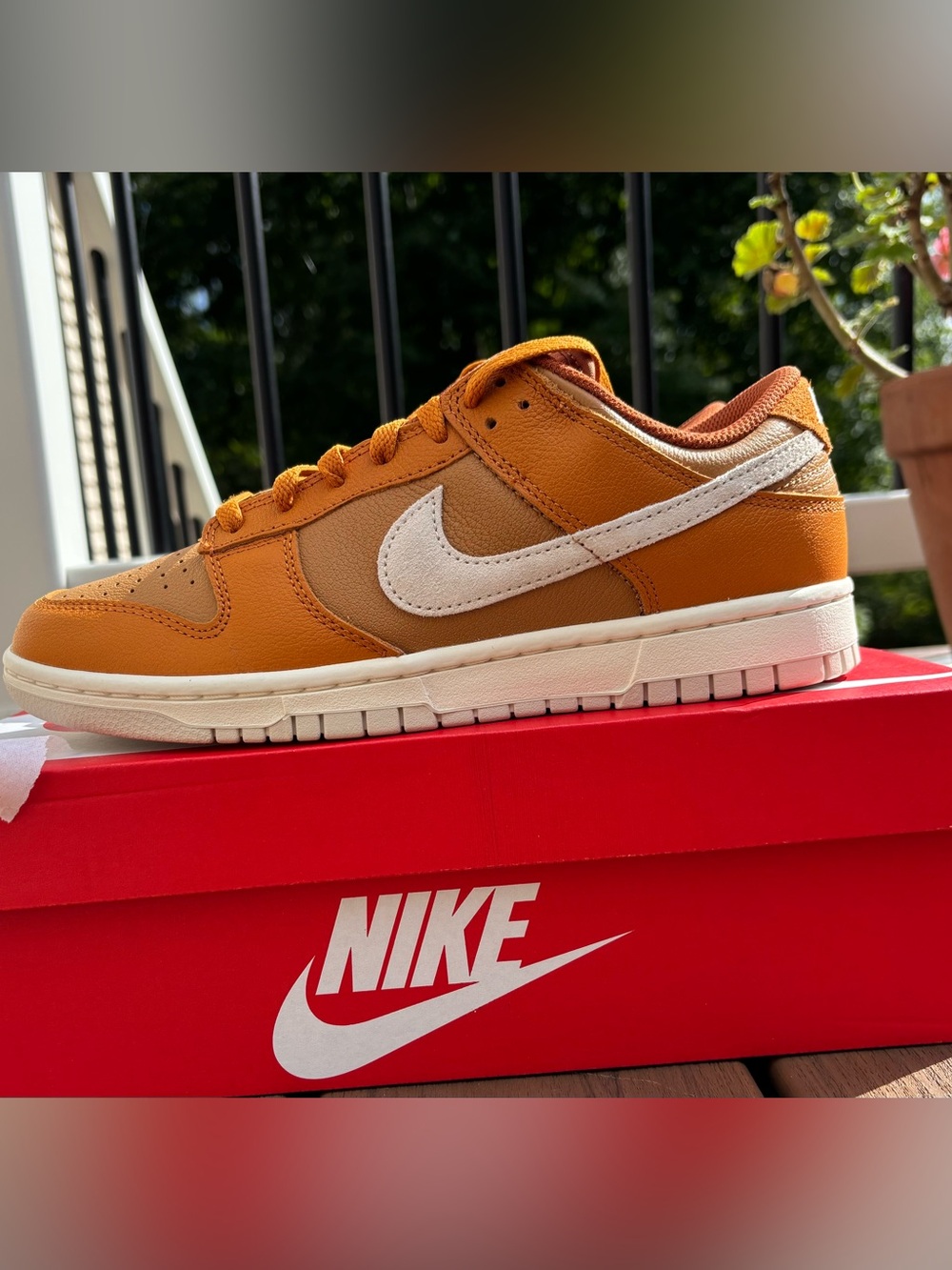 Nike Dunk low retro SE Monarch. Men’s 8.5